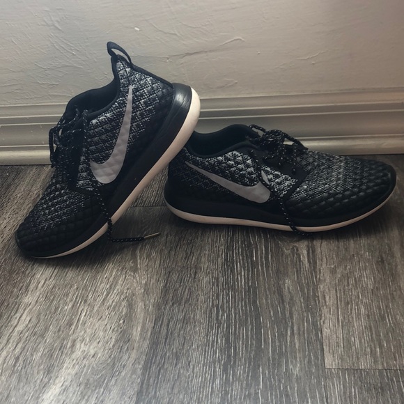 nike w roshe two flyknit nike w roshe two flyknit
